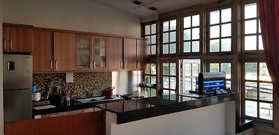 Hotel DeQur Jakarta Kota