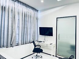 Yama Hotel & Rooftop Bar