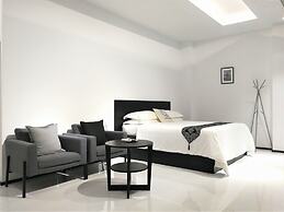 Yama Hotel & Rooftop Bar