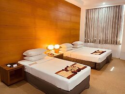 Yama Hotel & Rooftop Bar