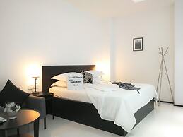 Yama Hotel & Rooftop Bar