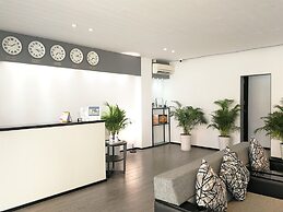 Yama Hotel & Rooftop Bar