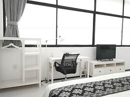 Yama Hotel & Rooftop Bar