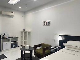 Yama Hotel & Rooftop Bar