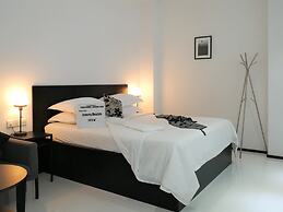 Yama Hotel & Rooftop Bar