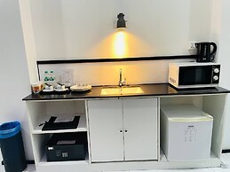 Yama Hotel & Rooftop Bar