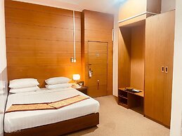 Yama Hotel & Rooftop Bar