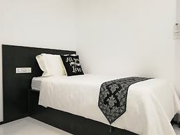 Yama Hotel & Rooftop Bar