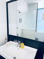 Yama Hotel & Rooftop Bar