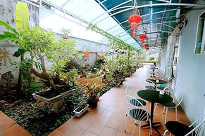Cat Ba Central Hotel II - Hostel