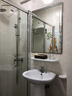 Cat Ba Central Hotel II - Hostel