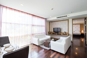 The Kris Condo by Knock-Knock