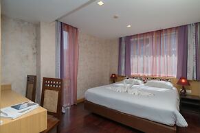 The Kris Condo by Knock-Knock