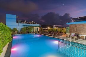 The Kris Condo by Knock-Knock