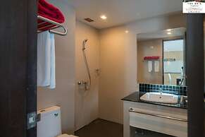 The Kris Condo by Knock-Knock