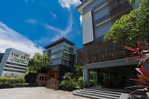 The Kris Condo by Knock-Knock