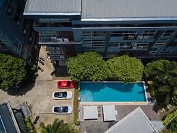 The Kris Condo by Knock-Knock