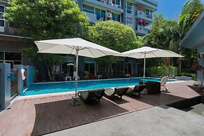 The Kris Condo by Knock-Knock