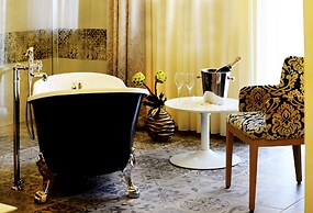 MOMENTS Boutique Hotel