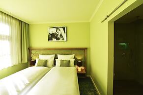 MOMENTS Boutique Hotel