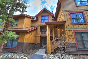 8757 Trappers Crossing 1 Bedroom Townhouse by RedAwning