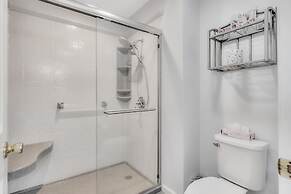 Gorgeous Greens 2 Bedroom Condo by RedAwning