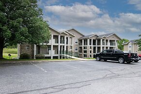 Gorgeous Greens 2 Bedroom Condo by RedAwning