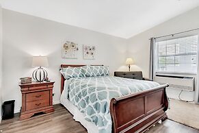 Gorgeous Greens 2 Bedroom Condo by RedAwning