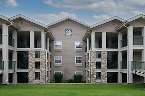 Gorgeous Greens 2 Bedroom Condo by RedAwning