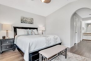 Gorgeous Greens 2 Bedroom Condo by RedAwning