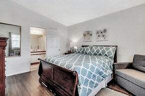 Gorgeous Greens 2 Bedroom Condo by RedAwning