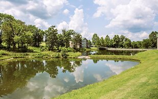 Gorgeous Greens 2 Bedroom Condo by RedAwning