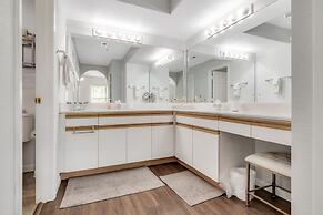 Gorgeous Greens 2 Bedroom Condo by RedAwning