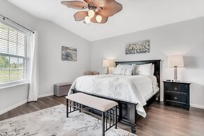 Gorgeous Greens 2 Bedroom Condo by RedAwning