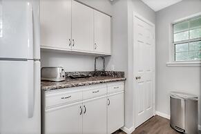 Gorgeous Greens 2 Bedroom Condo by RedAwning