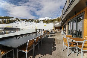 The Grand Colorado on Peak 8