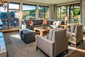 The Grand Colorado on Peak 8