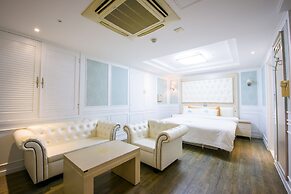 Kang Neung Dong-a Hotel