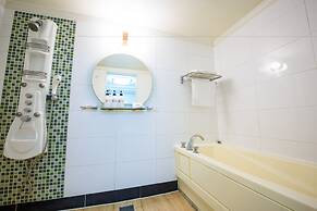 Kang Neung Dong-a Hotel