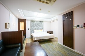 Kang Neung Dong-a Hotel