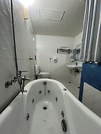 Huaxiang Hotel - Zuoying