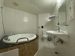 Huaxiang Hotel - Zuoying