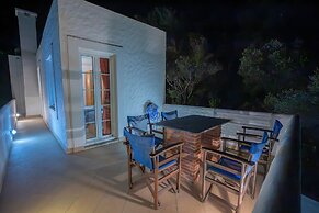 CALLIOPE MAILLE STUDIOS & APARTMENTS