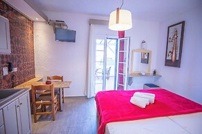 CALLIOPE MAILLE STUDIOS & APARTMENTS