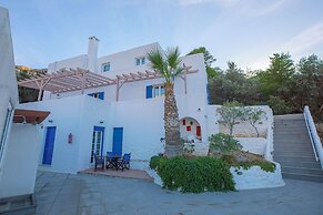 CALLIOPE MAILLE STUDIOS & APARTMENTS