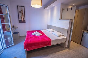 CALLIOPE MAILLE STUDIOS & APARTMENTS