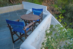 CALLIOPE MAILLE STUDIOS & APARTMENTS