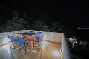 CALLIOPE MAILLE STUDIOS & APARTMENTS