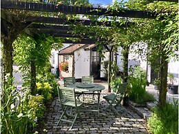 Tresowes Green Cottage