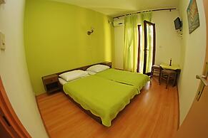 Apartments and Rooms Zvjezdana